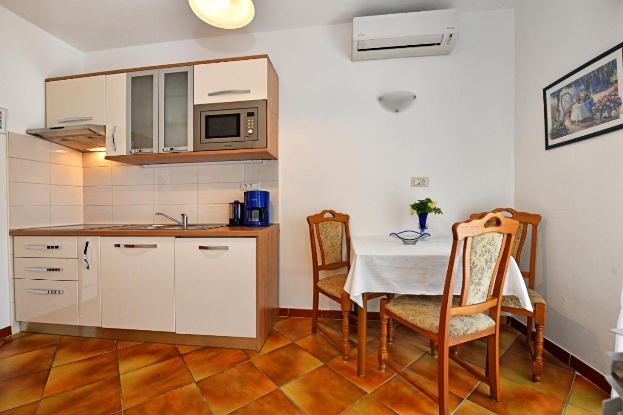 Apartments Marija Пореч Екстер'єр фото